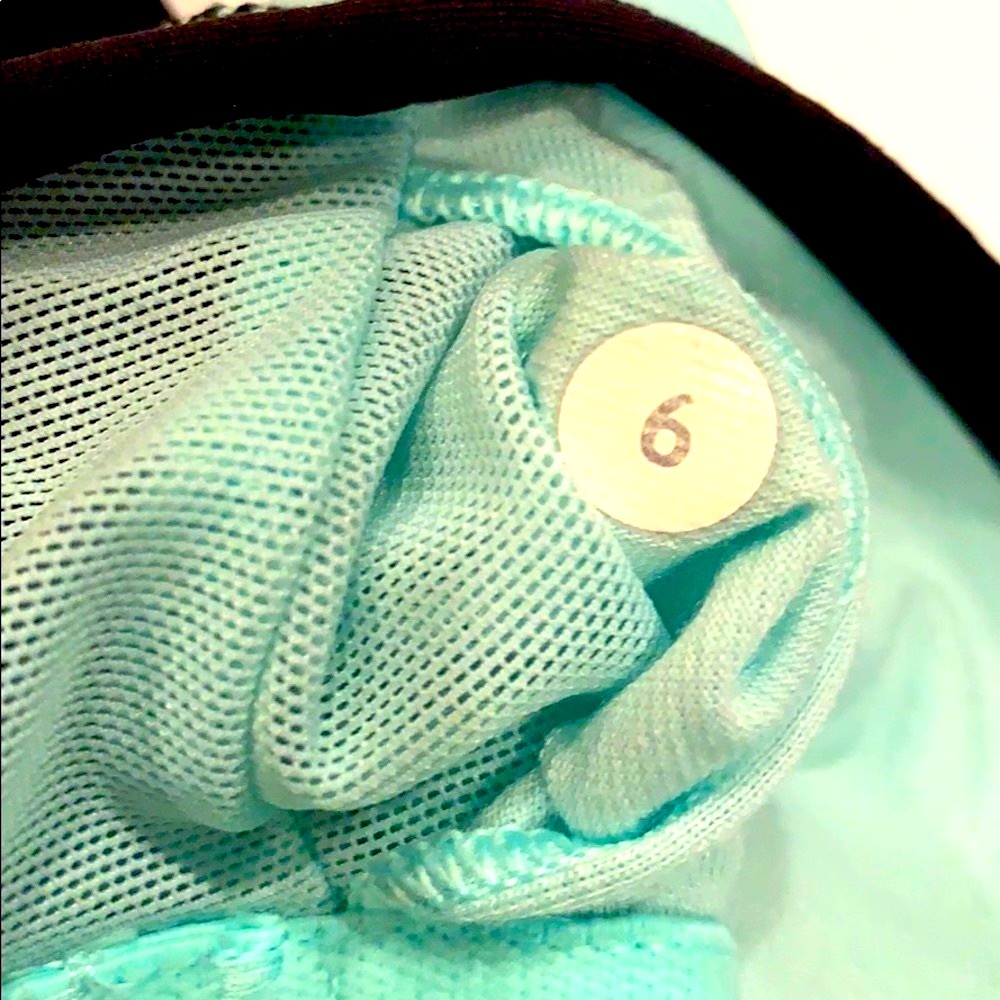 Lululemon Cardio Kick Tank Racerback Built in Bra Colorblock Blue- 6 Dot - Picture 3 of 7